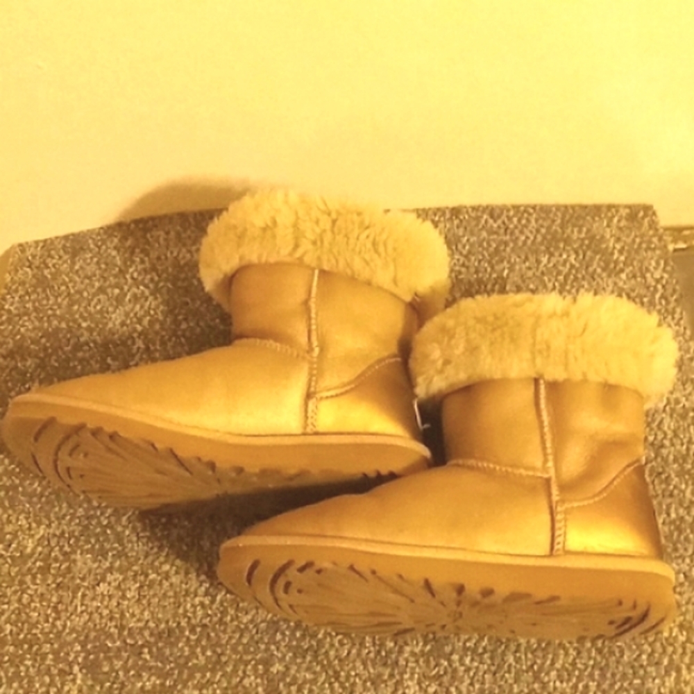 UGG metallic gold classic short and tan sn 5842 size 6 women's boots